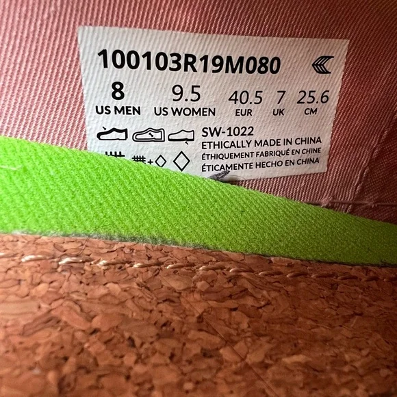 Cariuma OCA Sneakers Peanuts Snoopy Skateboard Pink Canvas Shoes Womens 9.5 - Picture 9 of 12